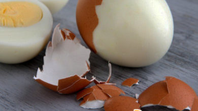 صورة طريقة سلق البيض وتقشيرة بطرق سهلة وبسيطة بدون تجريج للبيض